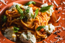 domaća tjestenina na pome - homemade pasta with tomato sauce