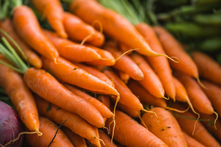 Split green market, carrots