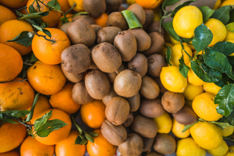 Split green market, fruit